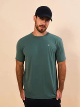 Laad de afbeelding in de Gallery-viewer, Gallery: Uv Line T-Shirt For Men T-Shirt New Fit Textura Masc Verde Jade Upf50+
