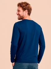 Laad de afbeelding in de Gallery-viewer, Model Back: Uv Line Rash Guard Longsleeve Uvpro Masc Cobalt Upf50+
