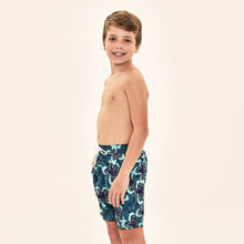 Laad de afbeelding in de Gallery-viewer, Image 02: Uv Line Boy's Swimwear Shorts Aqua Hibiscus Kids Upf50+
