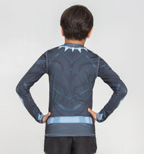 Laad de afbeelding in de Gallery-viewer, Model Back: Uv Line Rash Guard Acqua Pantera Negra V20 Ml Inf Estampa

