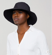Laad de afbeelding in de Gallery-viewer, Model Front: Uv Line Bucket Hat California Preto Uv.line
