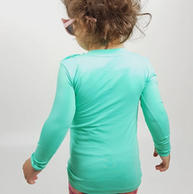 Laad de afbeelding in de Gallery-viewer, Model Back: Uv Line Rash Guard Camiseta Baby Nina Verde Claro Upf50+
