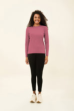 Laad de afbeelding in de Gallery-viewer, Model Front: Uv Line Rash Guard Camiseta Uvpro Br Ml Malva Upf50+
