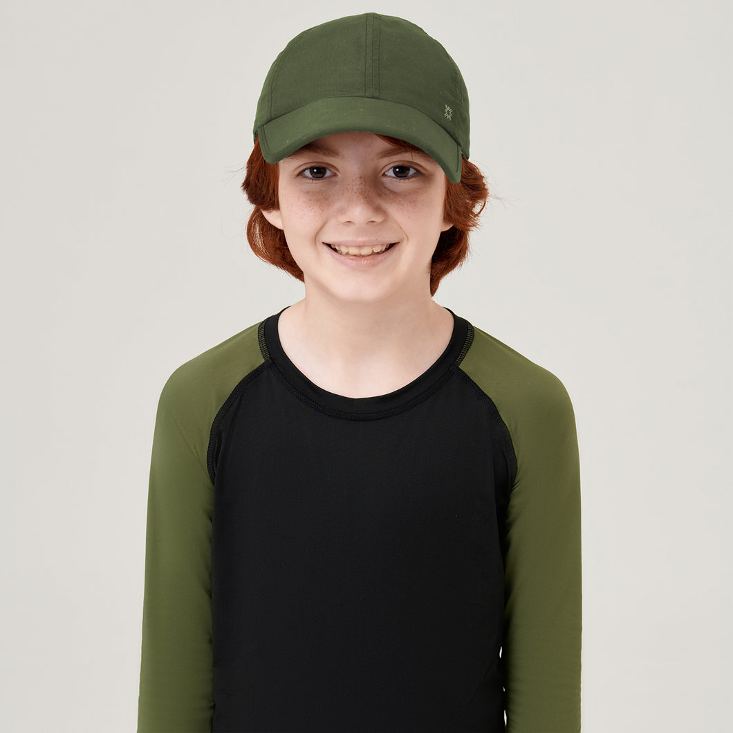 Model Front: Uv Line Caps Cap Teen Colors Verde Militar Upf50+