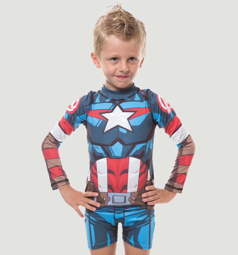 Model Front: Uv Line Boy's Swimwear Capitao America I18 Ml Inf Estampa