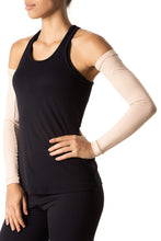 Laad de afbeelding in de Gallery-viewer, Model Front: Uv Line Glove Long Sleeve Beige Upf50+
