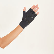 Laad de afbeelding in de Gallery-viewer, Model Back: Uv Line Glove Luva Curta Uni Preto
