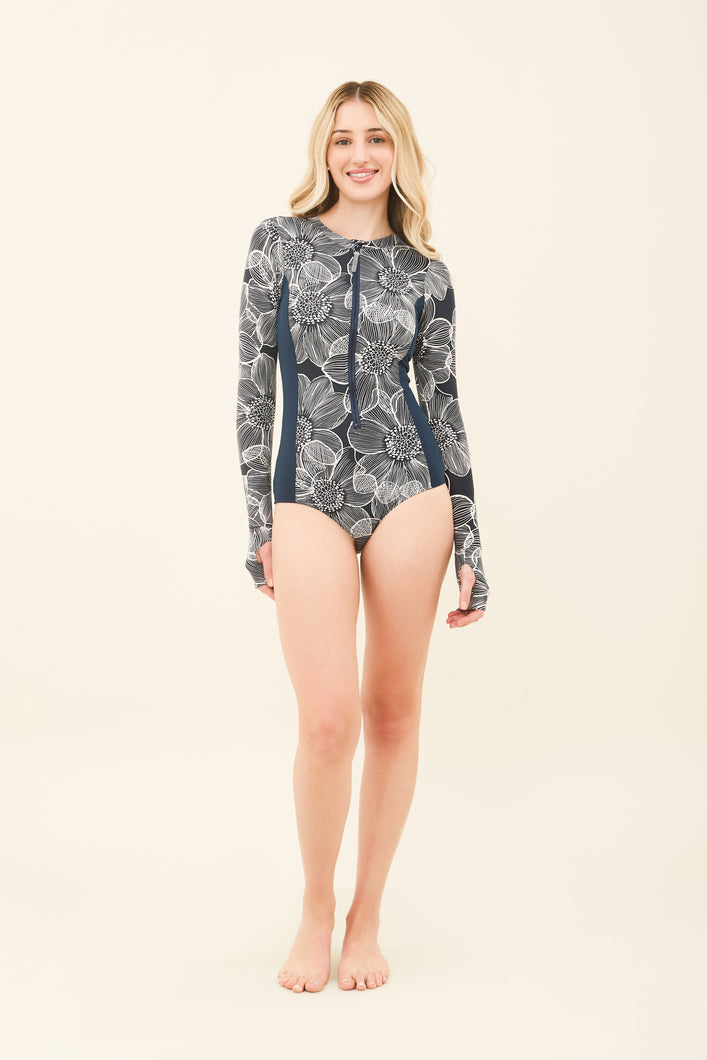 Model Front: Uv Line One-Piece Macae Dalia Marinho Upf50+