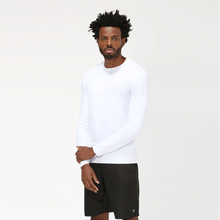 Laad de afbeelding in de Gallery-viewer, Model Front: Uv Line Rash Guard Men Fpu50+ Uvpro Long Sleeve T-Shirt White Uv
