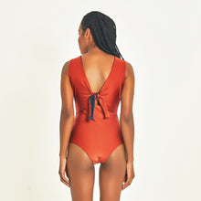 Laad de afbeelding in de Gallery-viewer, Image 04: Uv Line One-Piece Mirela Ferrugem Upf50+
