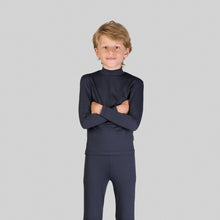 Laad de afbeelding in de Gallery-viewer, Model Front: Uv Line Rash Guard Rash Guard Kids High-Neck Black Upf50+
