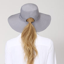 Laad de afbeelding in de Gallery-viewer, Model Back: Uv Line Floppy Hat San Diego Cinza Preto Upf50+
