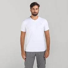 Laad de afbeelding in de Gallery-viewer, Model Front: Uv Line Fitness Top Sport Fit Mas Branco Upf50+
