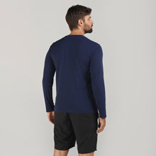 Laad de afbeelding in de Gallery-viewer, Model Back: Uv Line Fitness Top Sport Fit Mas Ml Marinho Upf50+
