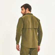 Laad de afbeelding in de Gallery-viewer, Model Back: Uv Line Fitness Top Tenerife Verde Militar Upf50+
