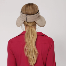 Laad de afbeelding in de Gallery-viewer, Model Back: Uv Line Visor Tokyo Fpu50+ Visor Khaki Uv
