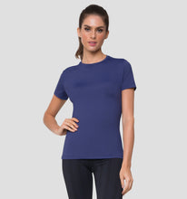 Laad de afbeelding in de Gallery-viewer, Model Back: Uv Line Fitness Top Uvpro Br Mc Marinho Fem
