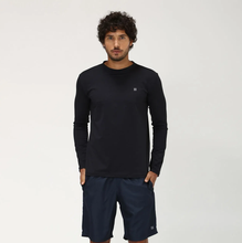 Laad de afbeelding in de Gallery-viewer, Model Front: Uv Line Rash Guard Uvpro Br Ml Preto Msc
